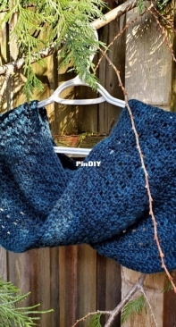 Entrelac Cat Designs - Bonnie Groening - Crocheted Moebius Cowl/Snood - Free