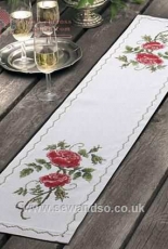 Anchor Red Roses Table Runner 93315