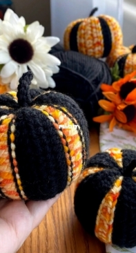 K Hook Creations - Kara - Striped Pumpkins - Free