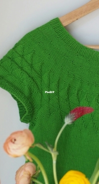 Pepita tee by Lucía Ruiz Aguirre - Spanish