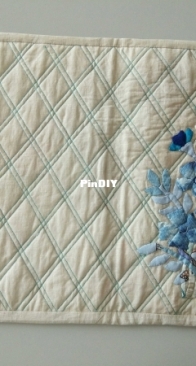 placemat with applique