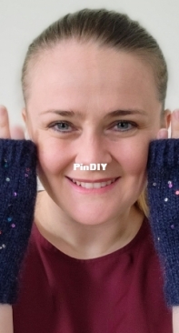 The Shorty 40  Fingerless Gloves/Mitts by Johanna Huck-Free