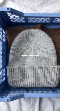 The Stockholm Hat by Mette Wendelboe Okkels - PetiteKnit - English, German, Danish, Norwegian, Swedish