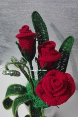 Composizione di rose rosse