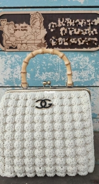 Shell kisslock bag