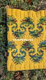 Thrisele Cowl by Vikki Perkins-Free