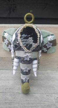 crochet elephant head for the wall