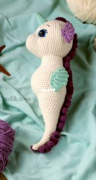 MedvedikToys- Seahorse - English