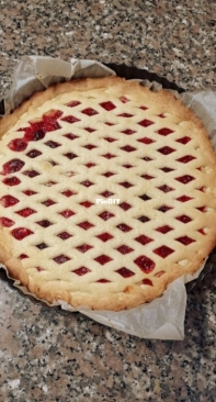 tart with ricotta and jam