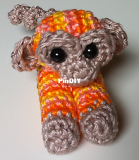 AmiFan - Yvette Riedstra - Clothespin Monkey - Wasknijperaap - English and Dutch - Free