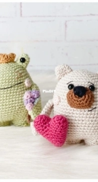 Blue Sparrow Handmade - Bianca Flatman - Leo and Milo - The Frog Prince and Valentines Bear