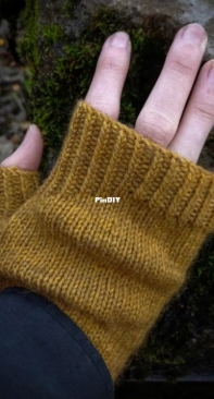 Degree Mittens - Purple Deer Knits - English or Russian