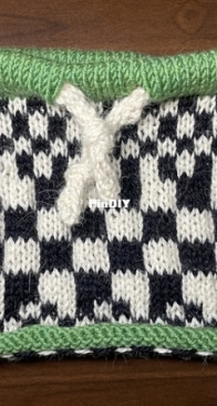 Check Me Out Cowl by Fairy Circle Fiber Arts - Free