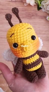 Vivir Vintage - Karla Evangelina Kopaitich - Clorinda, the Sweet Bee - Clorinda, la Dulce Abejita - English and Spanish - Free