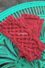 Merlot Mitts by Su Melville-Free