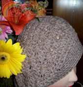 Beret with a simple cable stitch