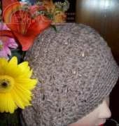 Beret with a simple cable stitch