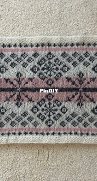 Snowflake Cowl by Wiebke Burdin-Free