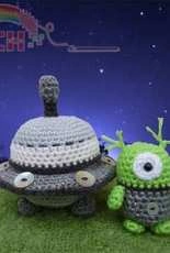 Moji Moji Design - Janine Holmes - Alan the alien and his flying saucer