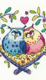 Heritage Crafts BFLO1435 Birds of a Feather - Love Owls - Karen Carter