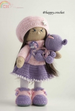 Brunettes also in pink)