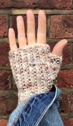 ANNA-MAJA mitts by Alexandra Brinck-Free