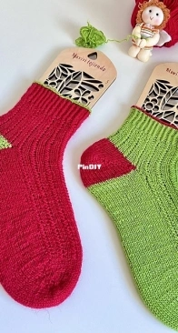 Venga socks by Mavivi tejiendo - Spanish