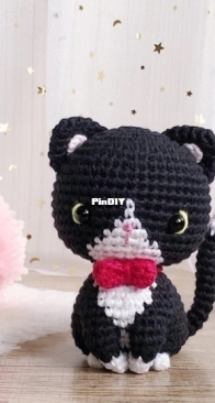 Littlehand Crochet - Mod Tanyatorn - Charcoal the little tuxedo kitten