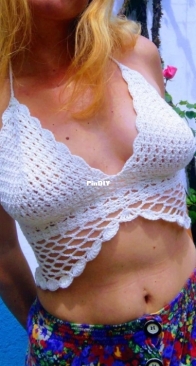 Travelling Threads Crochet - Alexandra Holbrooke - Alma Bralette