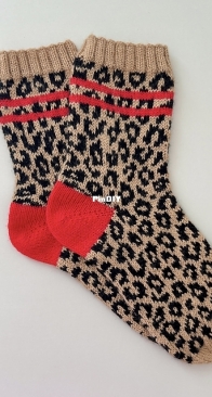 Lazy Leopard Socks - Larissa Aylene - Lary Knits