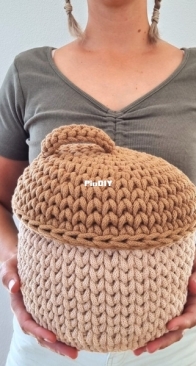 Maschentanz _ crochet acorn basket _ English