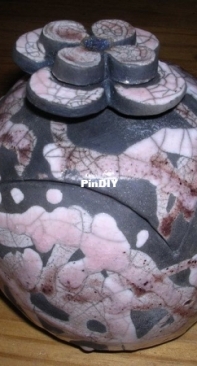 Round raku box