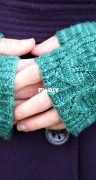 Loria Mitts by Ashley Knowlton - Wonks Works