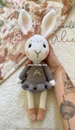 Azulie Croche - Vivian Larangeiras - Alice the Bunny - Coelha Alice - Portuguese