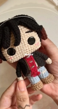 Azulie Croche - Viviane Larangeiras - V - Friends - English