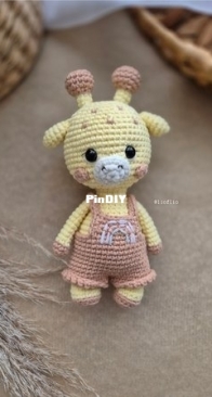 Crochet Lioflio - Natalie Lioflio - Baby Giraffe