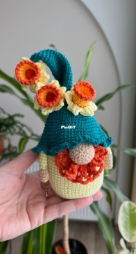 Natty Toys - Nataliia / Natalia Romaniv - Daffodils Gnome