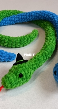 Dragons Yarn - Susanna Berra - Snake Plushie - Serpentello peluche - English and Italian - Free