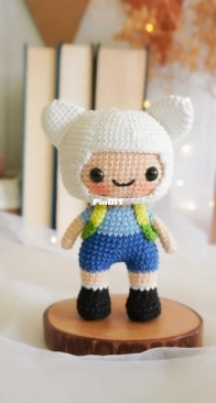 The Looped Crafts - Aimy Loren Fernandez - Minigurumi Finn - Portuguese