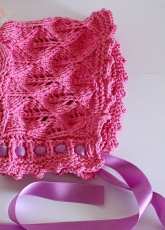 Rosa Leaf Baby Bonnet by Julia Noskova/LOasi della Maglia