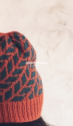 Gorro Feathered by Nuria Nuritiknit-Spanish-Free