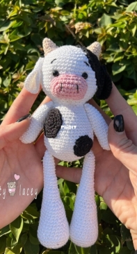 Crafty Lacey - Handmade by Lacey - Lacey Hill - Cow - Free