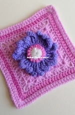 Crochet Makes Cute - Lisa Hooper - Flower Blanket - Button Daisy Flower - Free