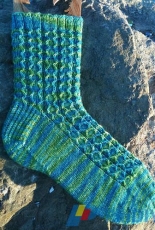 Chewyknits-Diamonds in the Fluff/ Pisqu Socks by Leslie Comstock-Free