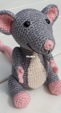 LittleGreenBearShop - Little Green Bear - Kelly - Roscoe the Rat