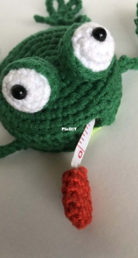 Miss / Mrs Hooked - Carla Bron - Frog Tape Measure - Rolmaatje Kikker - Dutch - Free