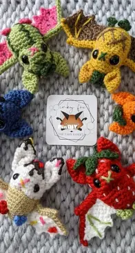 Inky Fox the Yarn Bandit - Ember Mischief - Emmy Scanga - Amigumuri Fruit Bats - Free