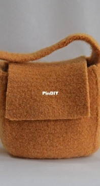 Basic Little Purse by Cindy Pilon