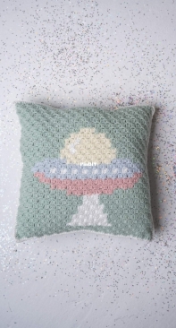 Lion Brand Yarn - M23132 BS DIG - Spaceship pillow cover - Free