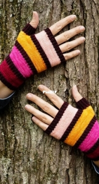 Short Stack Mitts by Lisa K. Ross